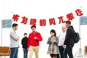 两张维修报价单并排，多出的两项被红框圈出